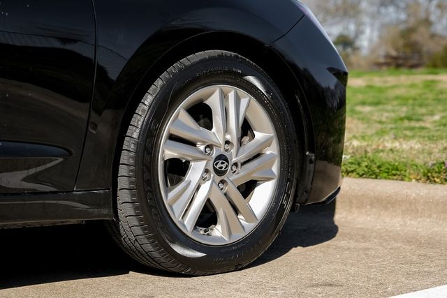 2019 Hyundai ELANTRA SEL Apple Car/Android Lane Departure Blind Spot XM 2019 Hyundai ELANTRA SEL Apple Car/Android Lane Departure Blind Spot XM