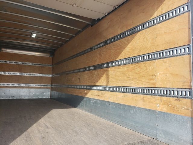 2019 Isuzu FTR 24' Box Truck W/ Liftgate | Irving, Texas | Lonestar Automart Inc. 2019 Isuzu FTR 24' Box Truck W/ Liftgate | Irving, Texas | Lonestar Automart Inc.