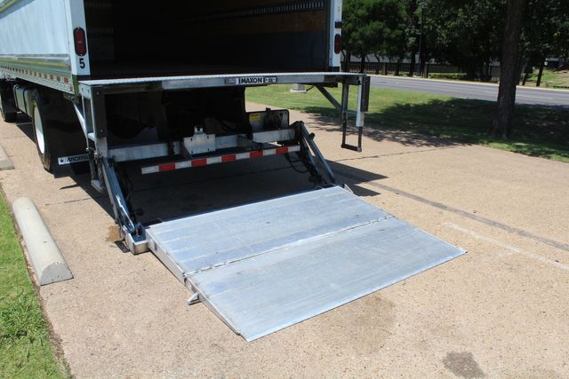 2019 ISUZU FTR  24' Box Truck W/ Liftgate