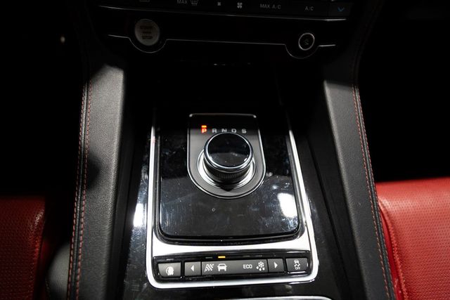 2019 Jaguar F-PACE 30t R-Sport