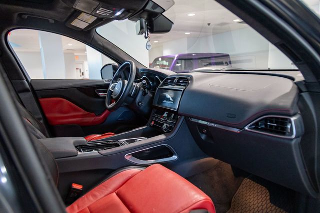 2019 Jaguar F-PACE 30t R-Sport