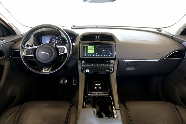 2019 Jaguar F-PACE 30t R-Sport