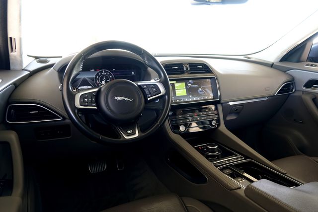 2019 Jaguar F-PACE 30t R-Sport