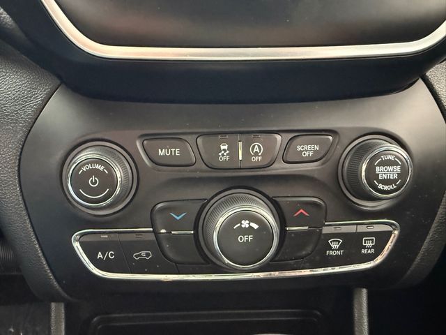 2019 Jeep CHEROKEE LATITUDE 4x4 We Finance | Canton, Ohio | Ohio Auto Warehouse LLC 2019 Jeep CHEROKEE LATITUDE 4x4 We Finance | Canton, Ohio | Ohio Auto Warehouse LLC