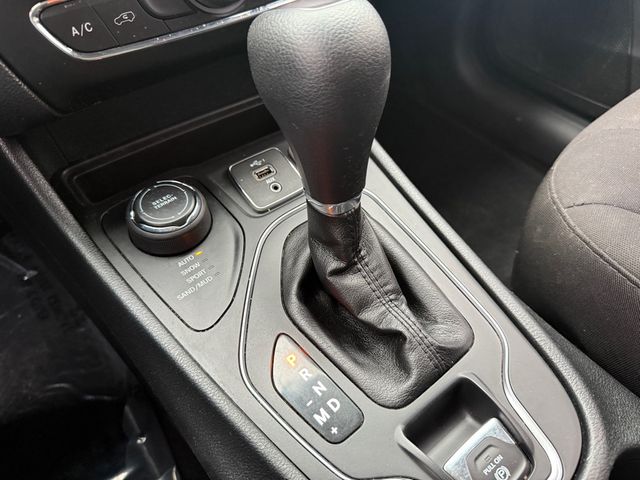 2019 Jeep CHEROKEE LATITUDE 4x4 We Finance | Canton, Ohio | Ohio Auto Warehouse LLC 2019 Jeep CHEROKEE LATITUDE 4x4 We Finance | Canton, Ohio | Ohio Auto Warehouse LLC