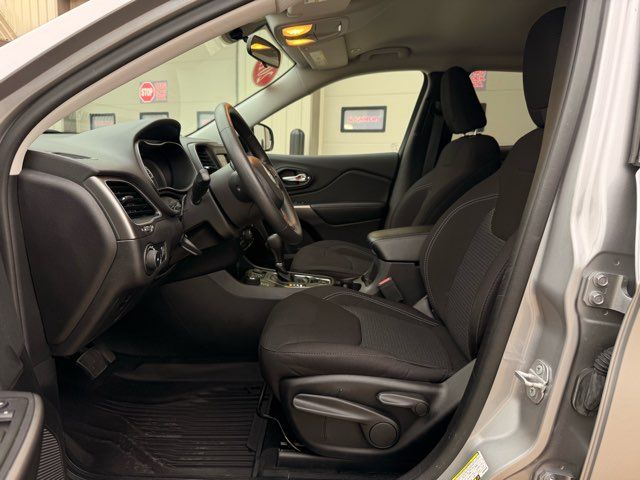 2019 Jeep Cherokee Latitude | Gifford, IL | Trav's Automotive 2019 Jeep Cherokee Latitude | Gifford, IL | Trav's Automotive