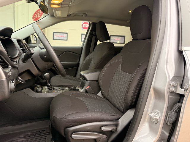 2019 Jeep Cherokee Latitude | Gifford, IL | Trav's Automotive 2019 Jeep Cherokee Latitude | Gifford, IL | Trav's Automotive