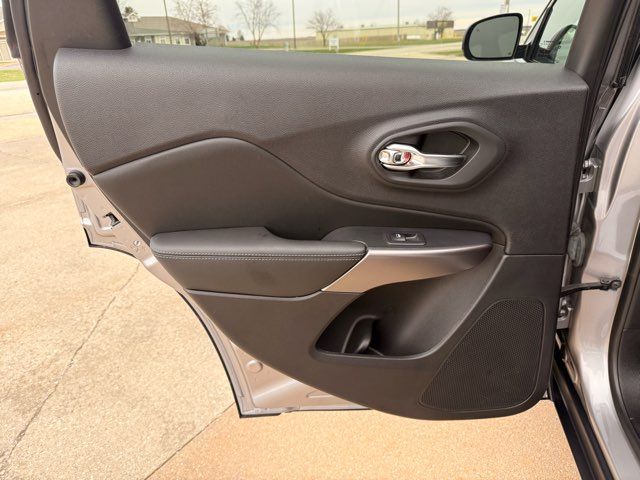 2019 Jeep Cherokee Latitude | Gifford, IL | Trav's Automotive