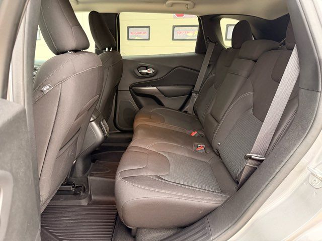 2019 Jeep Cherokee Latitude | Gifford, IL | Trav's Automotive 2019 Jeep Cherokee Latitude | Gifford, IL | Trav's Automotive