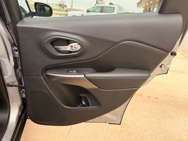 2019 Jeep Cherokee Latitude | Gifford, IL | Trav's Automotive 2019 Jeep Cherokee Latitude | Gifford, IL | Trav's Automotive