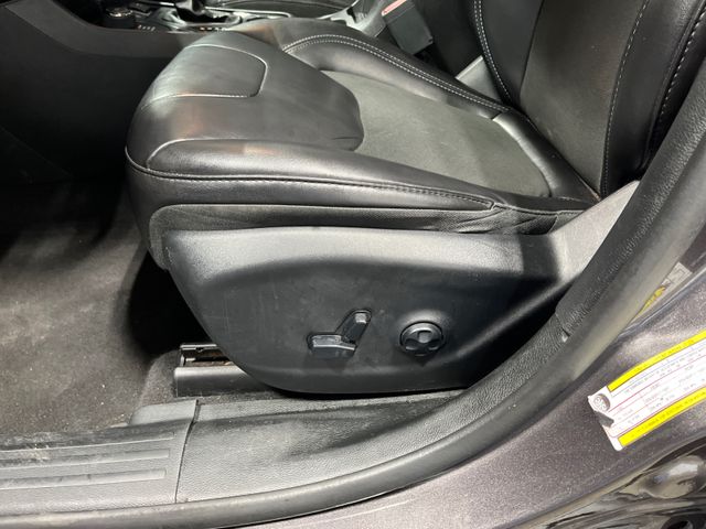 2019 Jeep Cherokee Latitude Plus | Houston, TX | Texas Star Motors 2019 Jeep Cherokee Latitude Plus | Houston, TX | Texas Star Motors