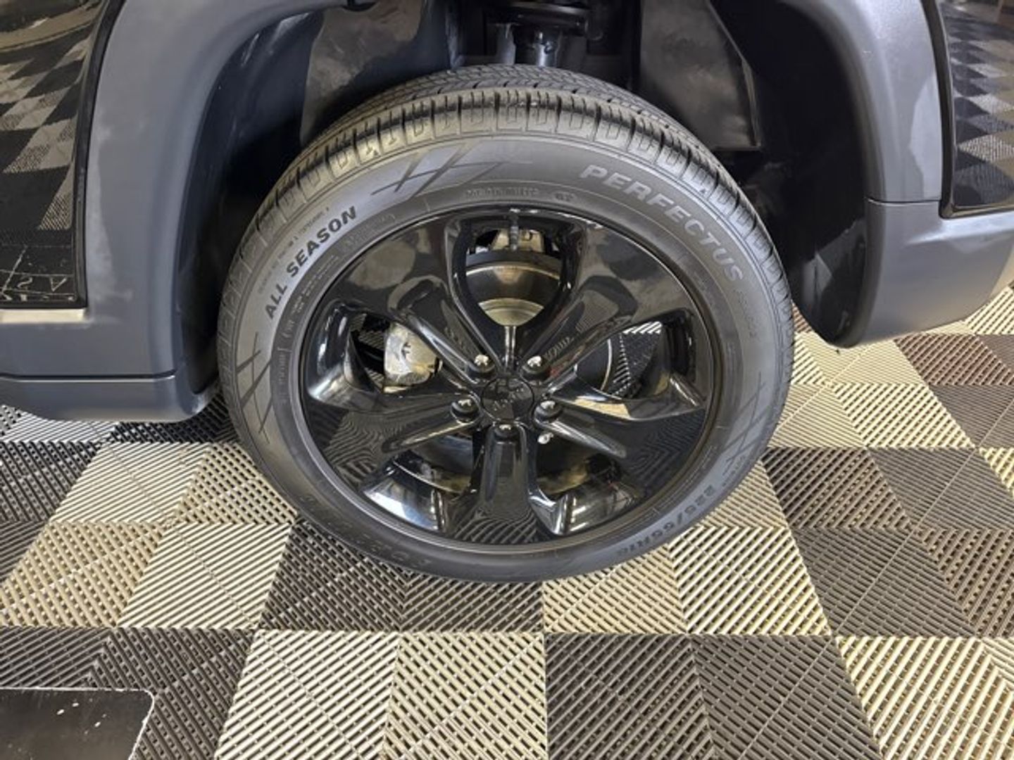 2019 Jeep Compass Altitude [PXJ] Diamond Black Crystal Pearl Coat at Mossy Motors
