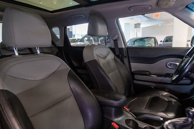 2019 Kia Soul + Leather and sunroof