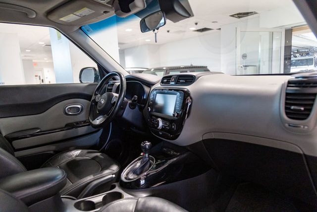 2019 Kia Soul + Leather and sunroof