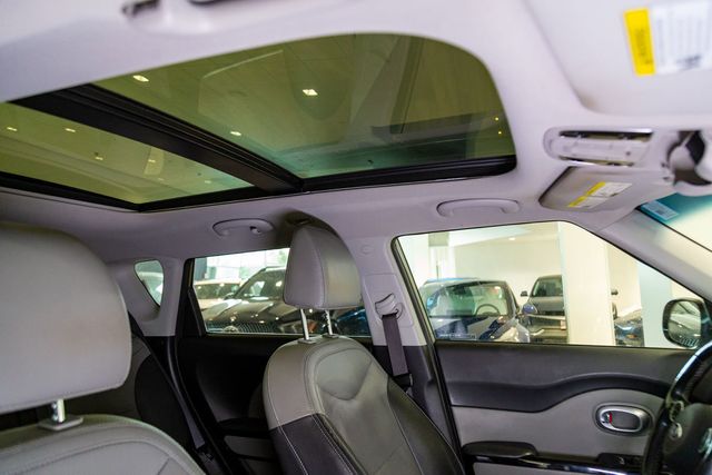 2019 Kia Soul + Leather and sunroof