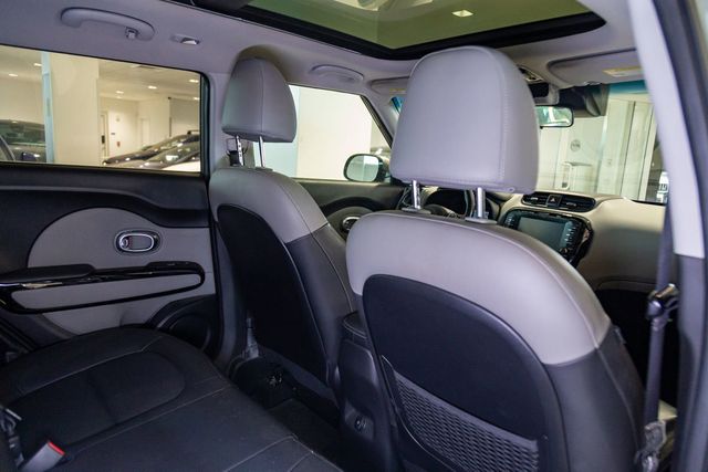 2019 Kia Soul + Leather and sunroof