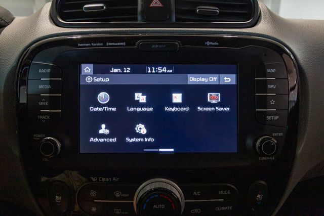 2019 Kia Soul + Leather and sunroof