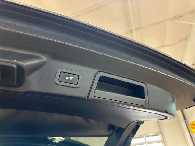 2019 Land Rover Range Rover Velar SE R-Dynamic 4x4 Climate Pack Premium Interior ... | Irving, Texas | Hopper Motorplex 2019 Land Rover Range Rover Velar SE R-Dynamic 4x4 Climate Pack Premium Interior ... | Irving, Texas | Hopper Motorplex