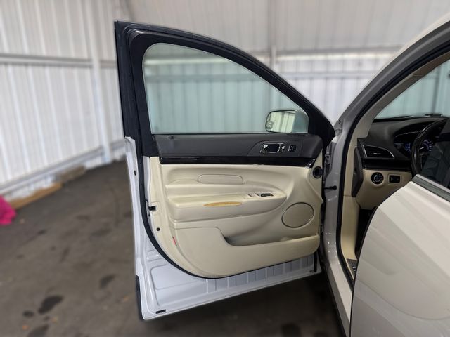 2019 Lincoln MKT Base 2019 Lincoln MKT Base