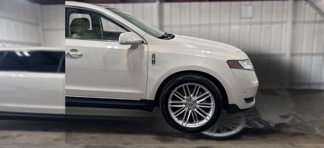 2019 Lincoln MKT Base 2019 Lincoln MKT Base