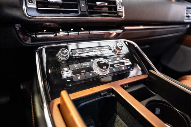 2019 Lincoln Navigator L Reserve | Addison, TX | Mr Car Guys 2019 Lincoln Navigator L Reserve | Addison, TX | Mr Car Guys