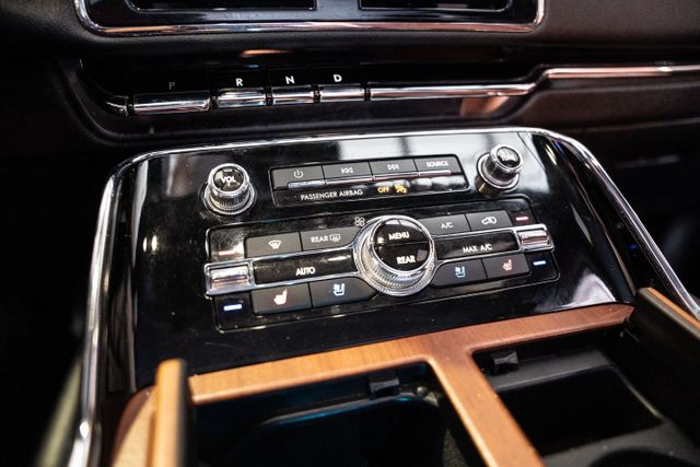 2019 Lincoln Navigator L Reserve | Addison, TX | Mr Car Guys 2019 Lincoln Navigator L Reserve | Addison, TX | Mr Car Guys