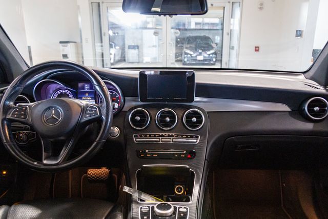 2019 Mercedes-Benz GLC 300 Premium Package Smartphone Integration Package Panorama Roof