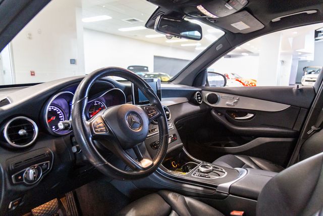 2019 Mercedes-Benz GLC 300 Premium Package Smartphone Integration Package Panorama Roof