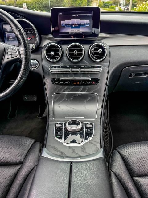 2019 Mercedes-Benz GLC 300 | Agoura Hills, CA | SoCal Auto Group 2019 Mercedes-Benz GLC 300 | Agoura Hills, CA | SoCal Auto Group