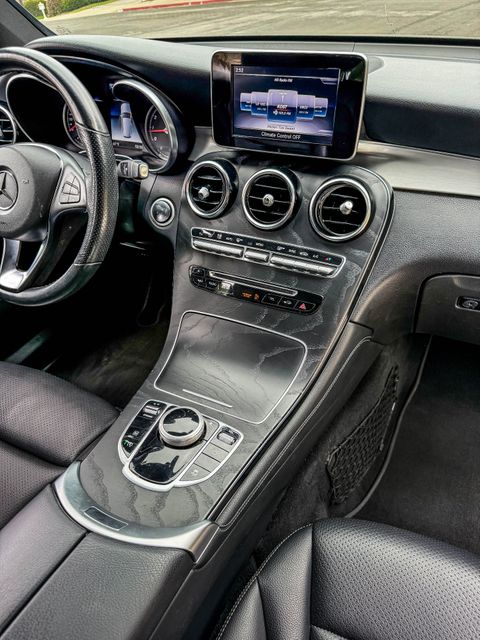 2019 Mercedes-Benz GLC 300 | Agoura Hills, CA | SoCal Auto Group 2019 Mercedes-Benz GLC 300 | Agoura Hills, CA | SoCal Auto Group