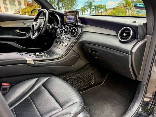 2019 Mercedes-Benz GLC 300 | Agoura Hills, CA | SoCal Auto Group 2019 Mercedes-Benz GLC 300 | Agoura Hills, CA | SoCal Auto Group
