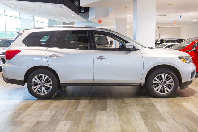 2019 Nissan Pathfinder 4WD 3rd row SV