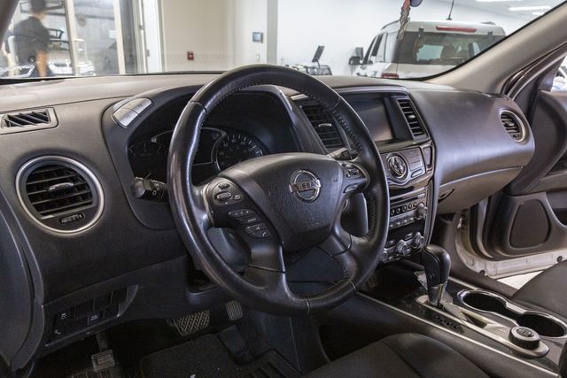 2019 Nissan Pathfinder 4WD 3rd row SV