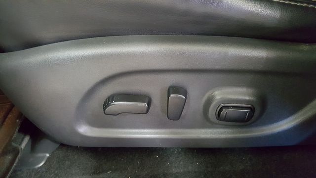 2019 Nissan Pathfinder SL | Carrollton, TX | Legend Motorcars of Carrollton