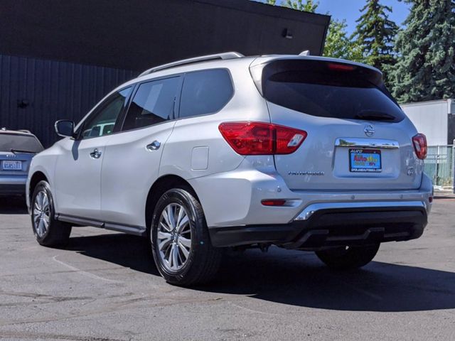 2019 Nissan Pathfinder SV