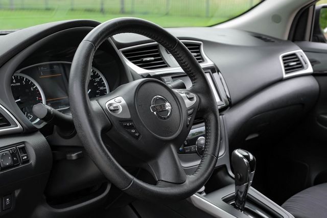 2019 Nissan Sentra SV ALLOYS FUEL EFFICIENT DUAL ZONE CLIMATE CONTROL