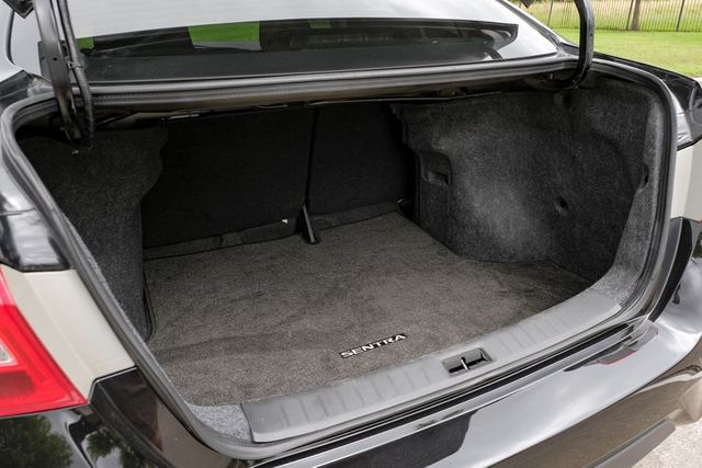 2019 Nissan Sentra SV ALLOYS FUEL EFFICIENT DUAL ZONE CLIMATE CONTROL