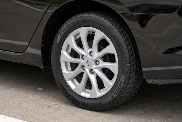 2019 Nissan Sentra SV ALLOYS FUEL EFFICIENT DUAL ZONE CLIMATE CONTROL