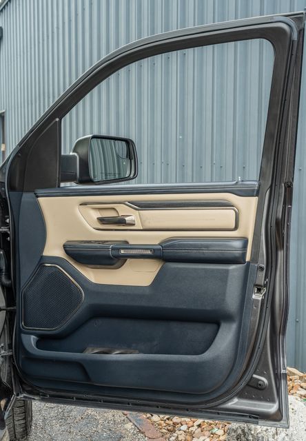 2019 Ram 1500 Limited CREW CAB 4X4 / 5.7 HEMI V8 / TEXAS OWNED | Austin, TX | Rocky Mountain Truck Stop Austin