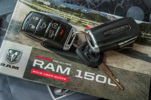 2019 Ram 1500 Limited CREW CAB 4X4 / 5.7 HEMI V8 / TEXAS OWNED | Austin, TX | Rocky Mountain Truck Stop Austin