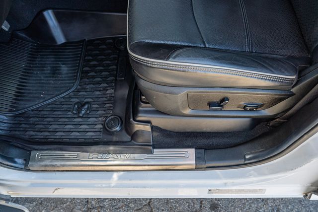 2019 Ram 3500 Laramie CREW CAB DUALLY W/ UPGRADES / BIG SCREEN | Austin, TX | Rocky Mountain Truck Stop Austin 2019 Ram 3500 Laramie CREW CAB DUALLY W/ UPGRADES / BIG SCREEN | Austin, TX | Rocky Mountain Truck Stop Austin