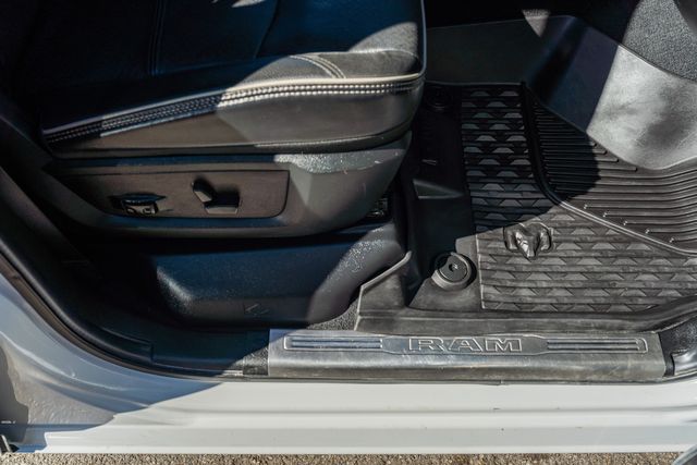 2019 Ram 3500 Laramie CREW CAB DUALLY W/ UPGRADES / BIG SCREEN | Austin, TX | Rocky Mountain Truck Stop Austin 2019 Ram 3500 Laramie CREW CAB DUALLY W/ UPGRADES / BIG SCREEN | Austin, TX | Rocky Mountain Truck Stop Austin