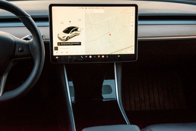 2019 Tesla Model 3 Standard Range Plus | Van Nuys, CA | Stellar Auto INC.