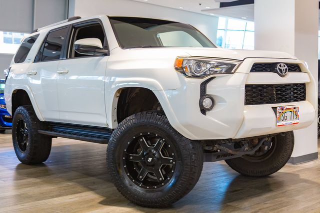2019 Toyota 4Runner Lifted 6" SR5 at Autosource, photo 1