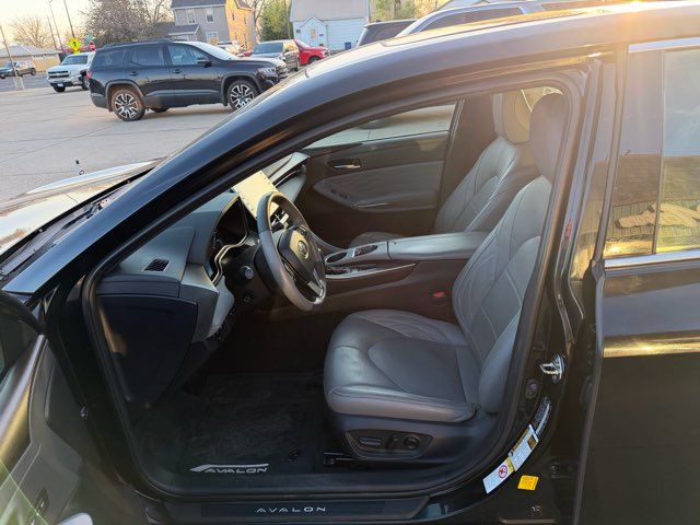 2019 Toyota Avalon Limited | Dickinson, ND | Heiser Motors