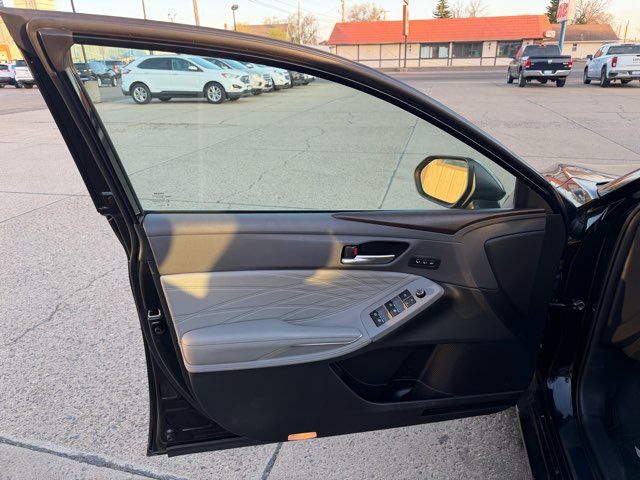 2019 Toyota Avalon Limited | Dickinson, ND | Heiser Motors