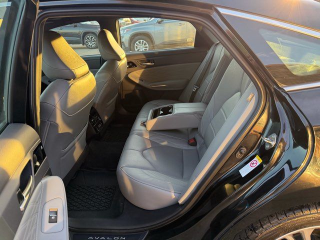 2019 Toyota Avalon Limited | Dickinson, ND | Heiser Motors