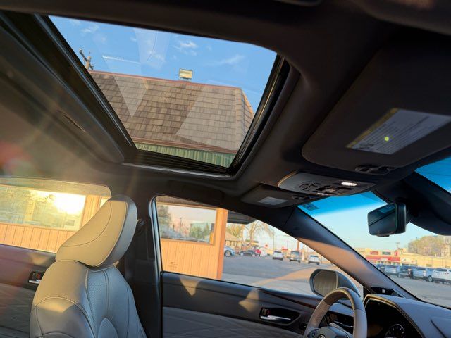 2019 Toyota Avalon Limited | Dickinson, ND | Heiser Motors