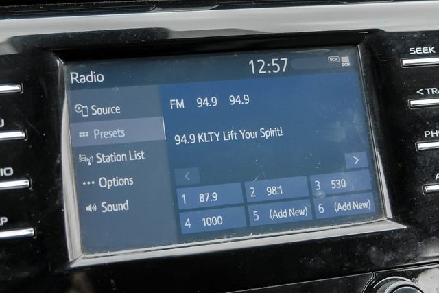 2019 Toyota Camry SE Partial Leather Sport Seats Apple Car Play BT 2019 Toyota Camry SE Partial Leather Sport Seats Apple Car Play BT