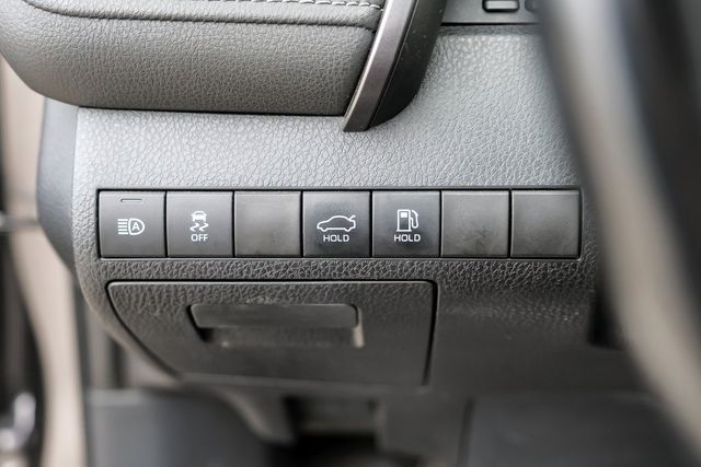 2019 Toyota Camry SE Partial Leather Sport Seats Apple Car Play BT 2019 Toyota Camry SE Partial Leather Sport Seats Apple Car Play BT